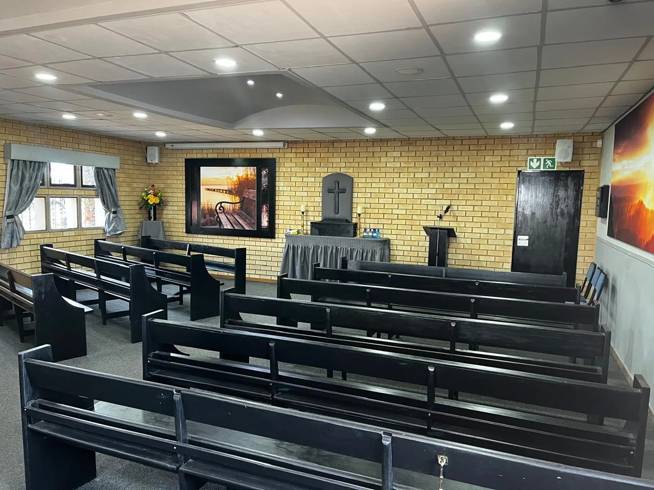 Thom Kight Chapel of Rest — private viewing and service chapel